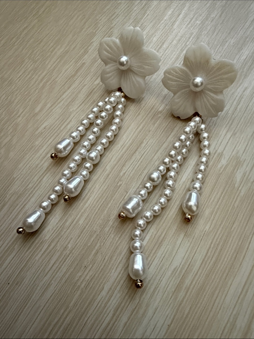 ✨White Floral Pearl Drop Earrings for Women - Picture 2 of 6